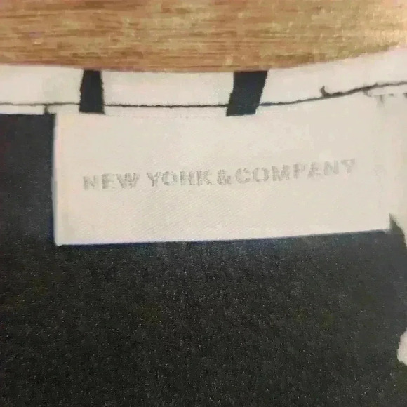 New York & Conpant Slit Shoulder Blouse Size XL - Picture 2 of 3